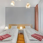 New Large Apartment, Free Parking!