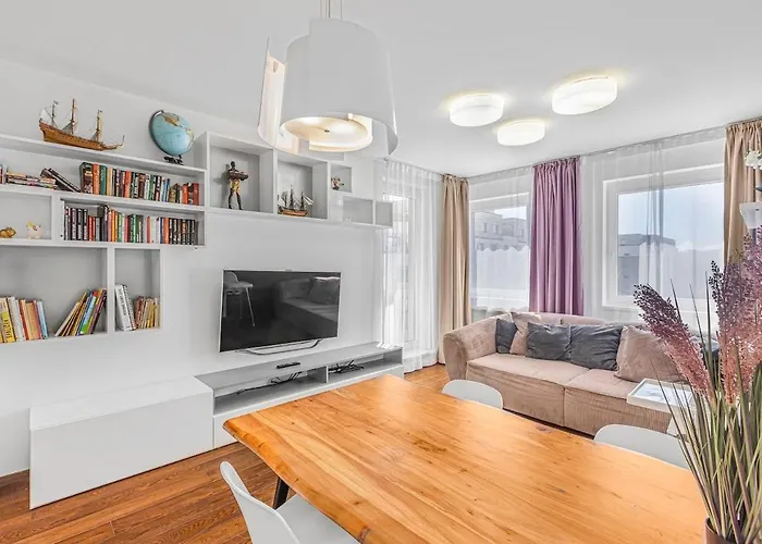 New Large Apartment, Free Parking!