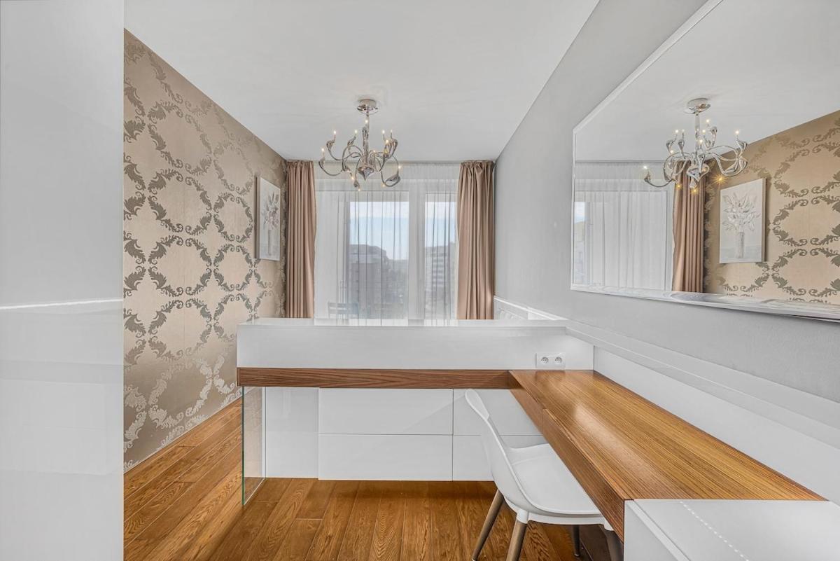 Appartamento New Large Apartment, Free Parking! Praga