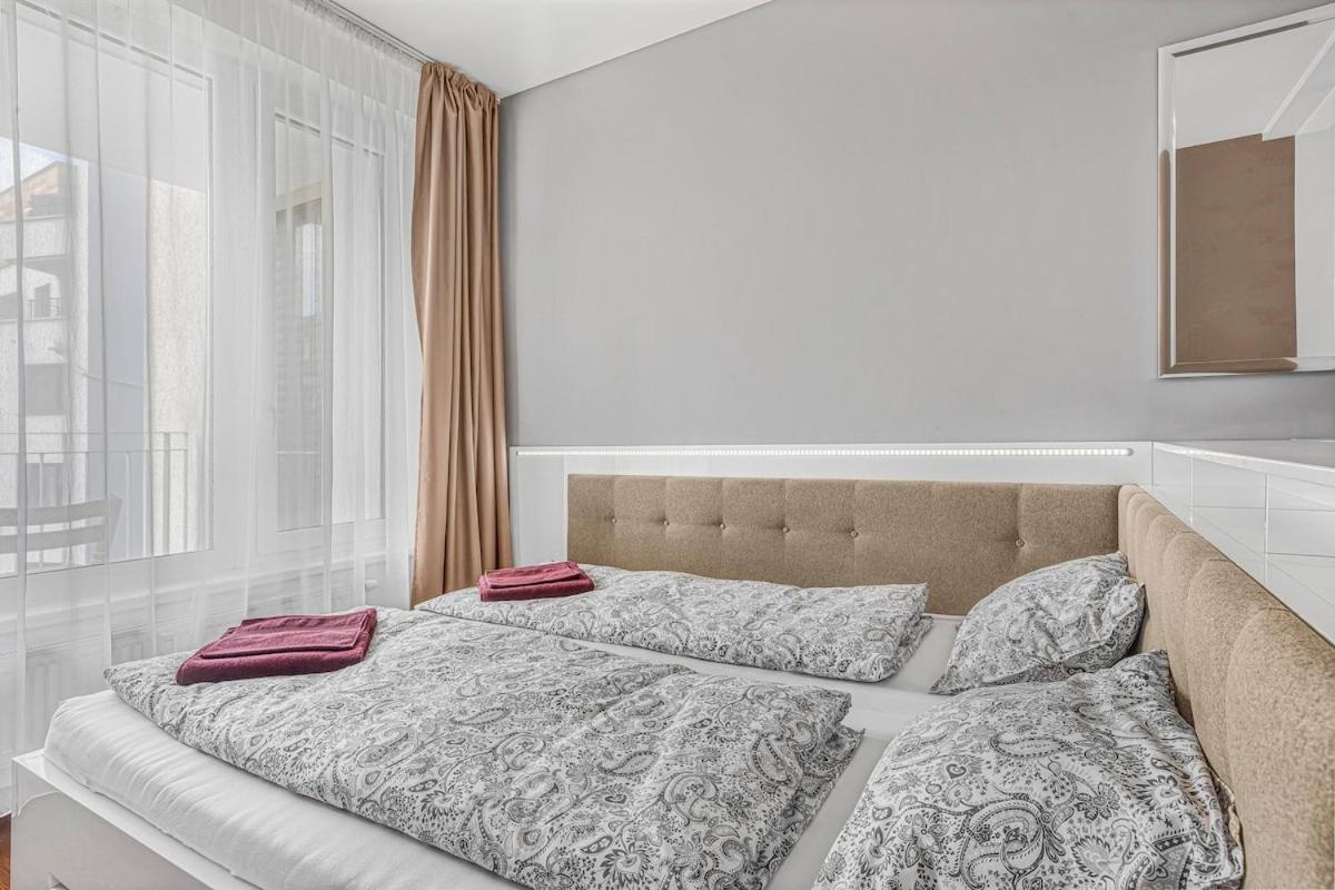 New Large Apartment, Free Parking!