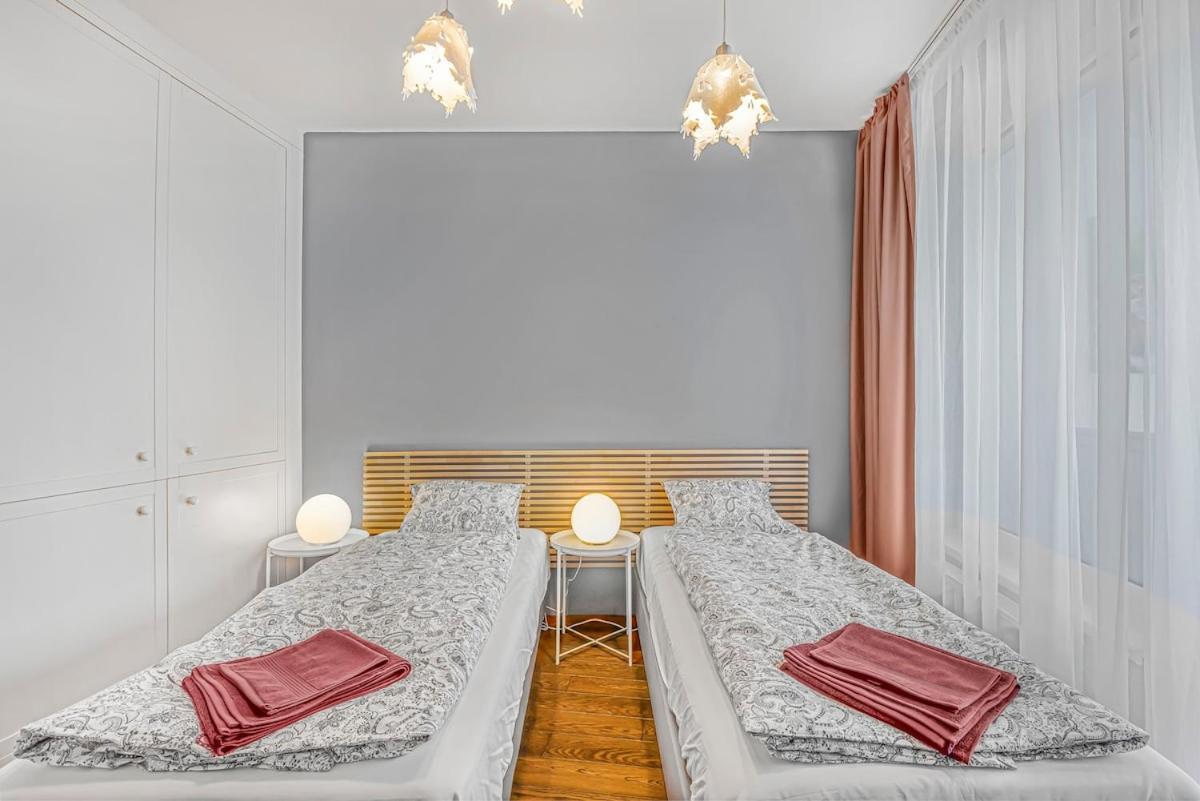 Appartamento New Large Apartment, Free Parking!