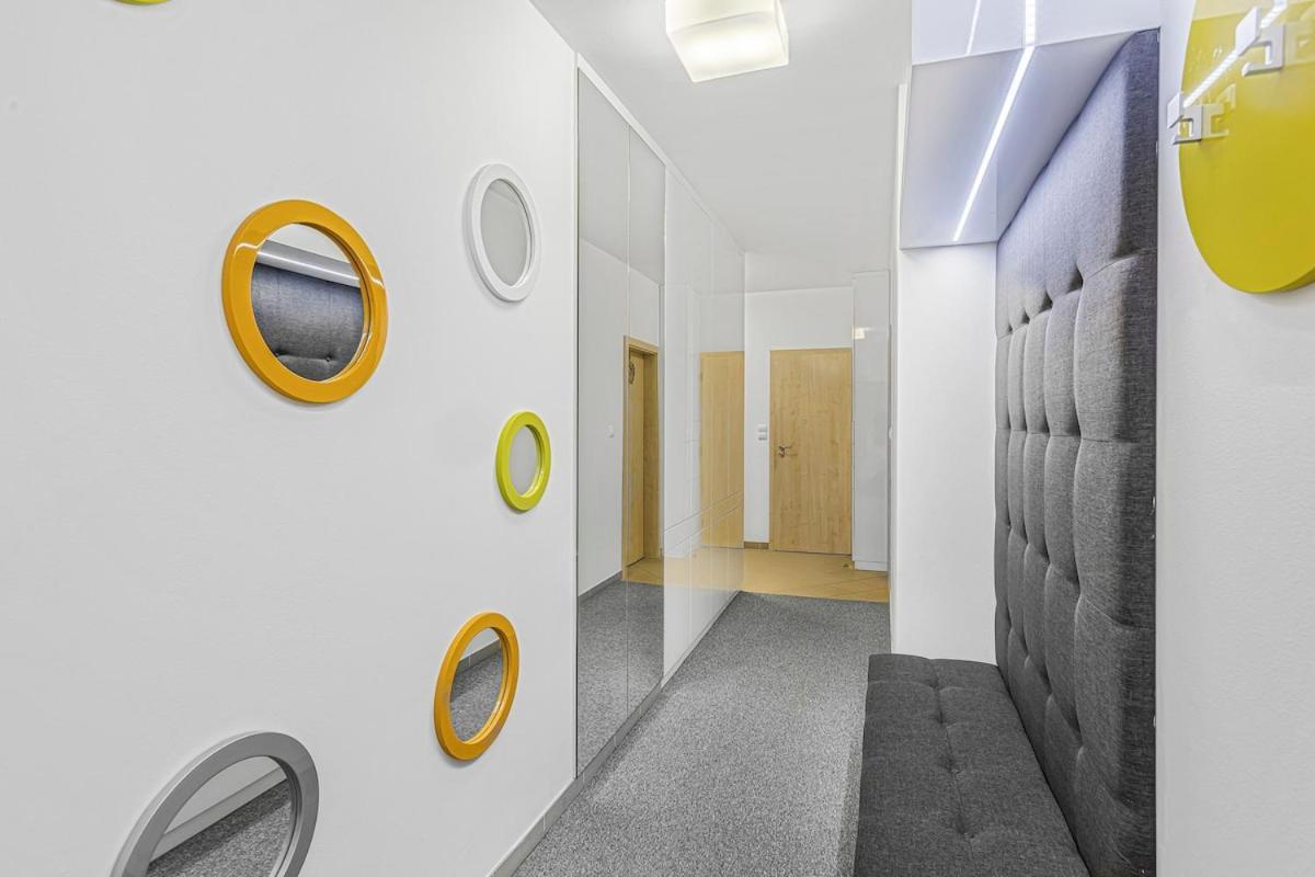 New Large Apartment, Free Parking! Appartamento Praga