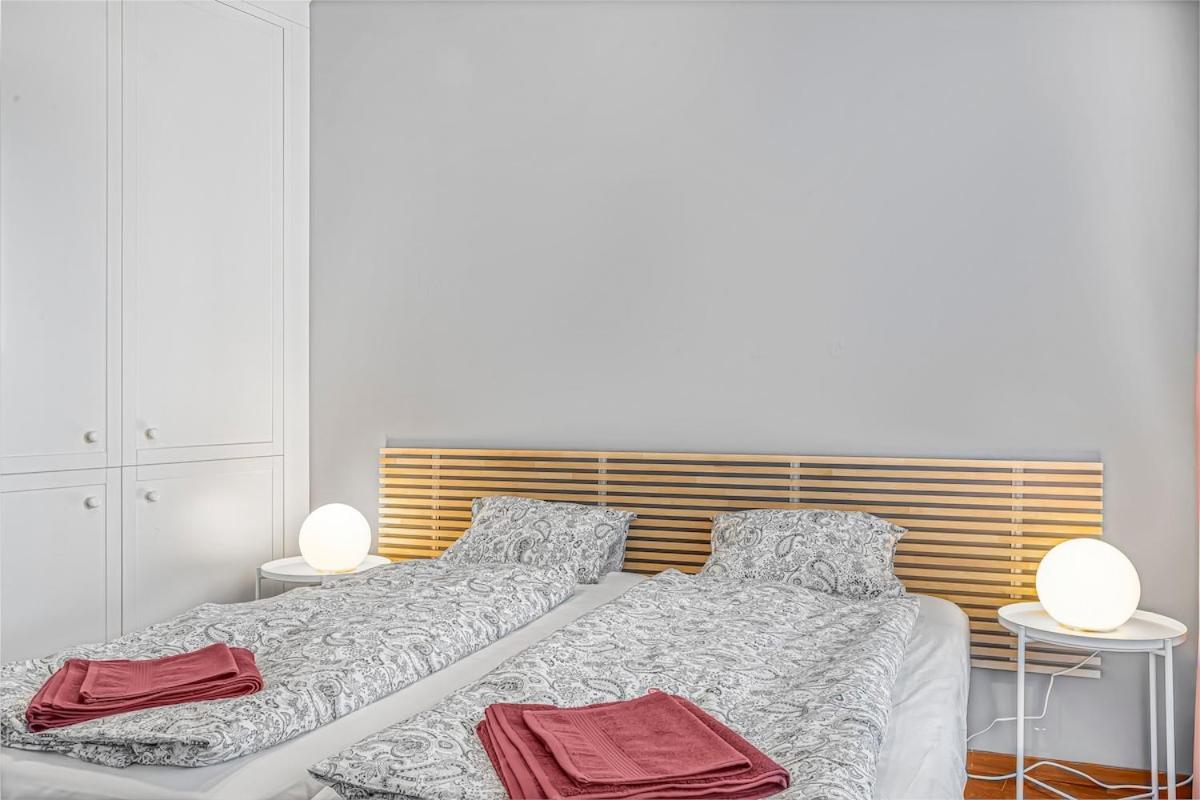 New Large Apartment, Free Parking! *