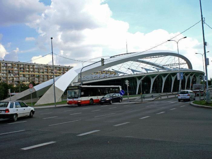 New Large Apartment, Free Parking! * Praga