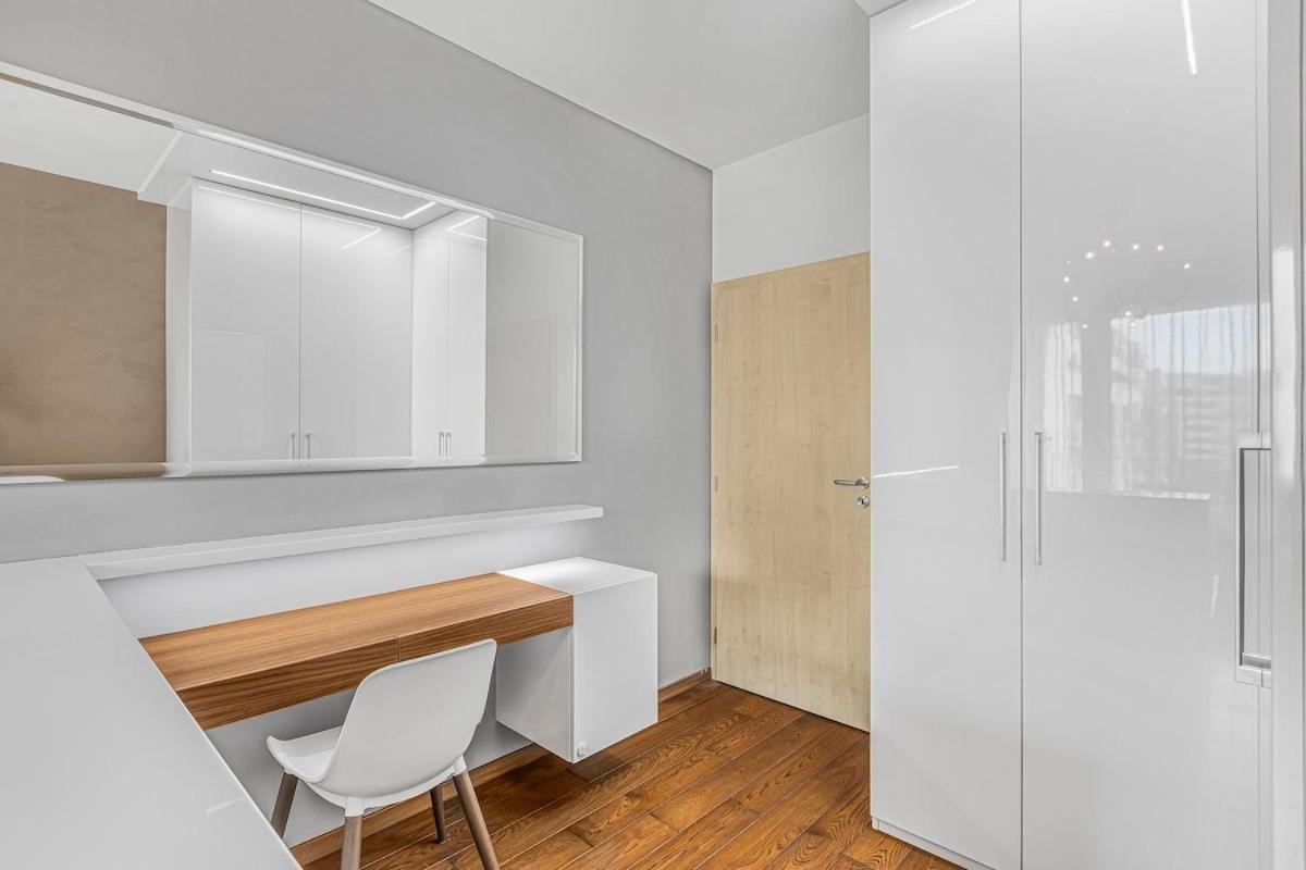 New Large Apartment, Free Parking! Appartamento Praga