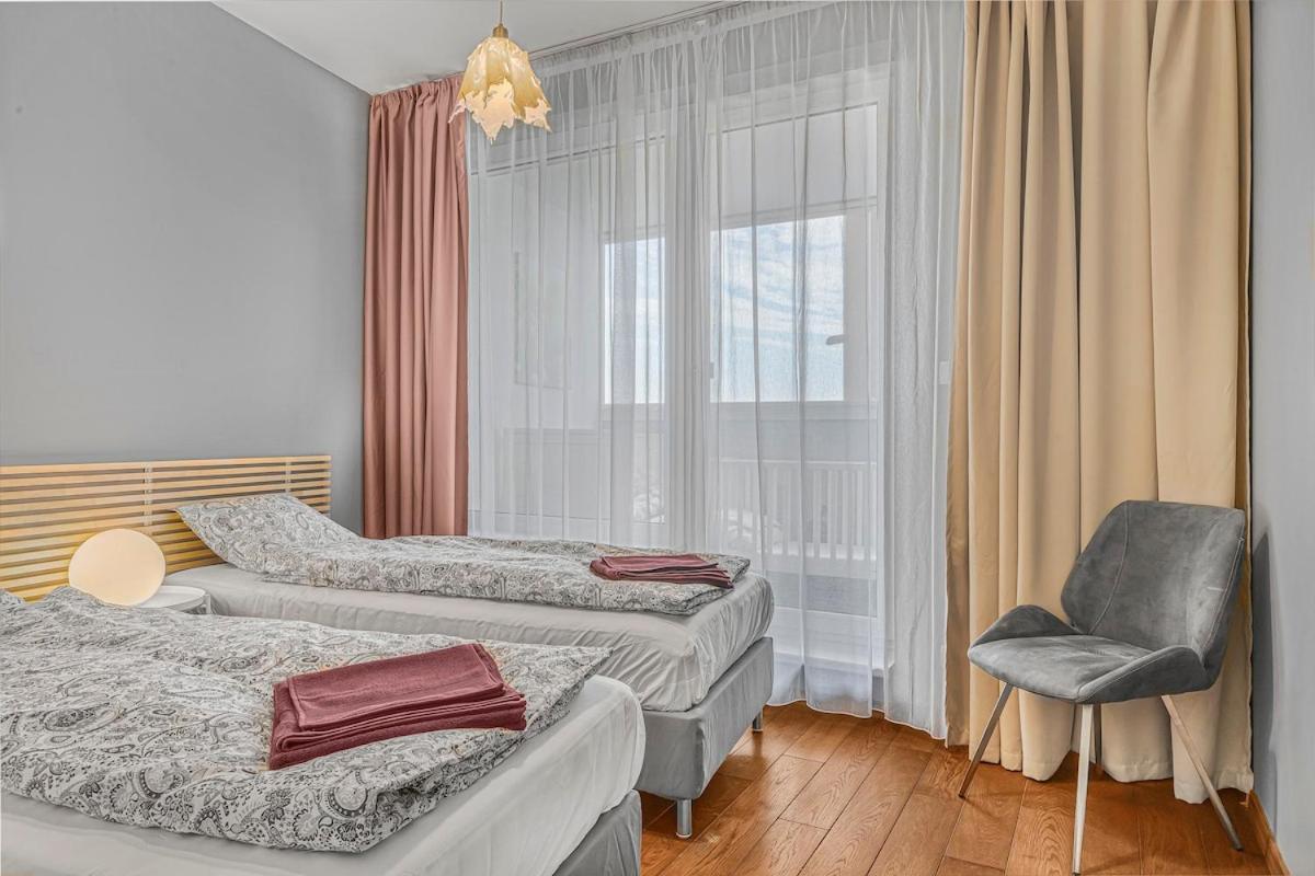 Appartamento New Large Apartment, Free Parking! Praga