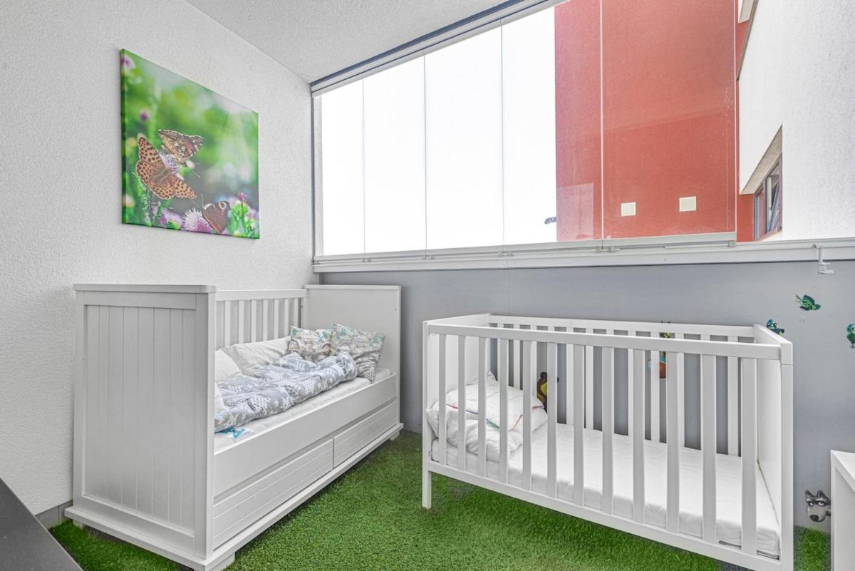 New Large Apartment, Free Parking! Apartment