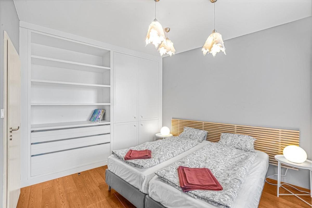 Appartamento New Large Apartment, Free Parking! *