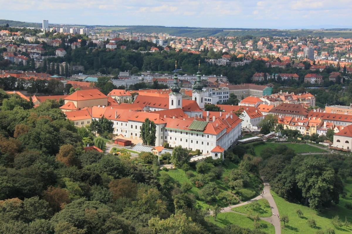 New Large Apartment, Free Parking! Appartamento Praga