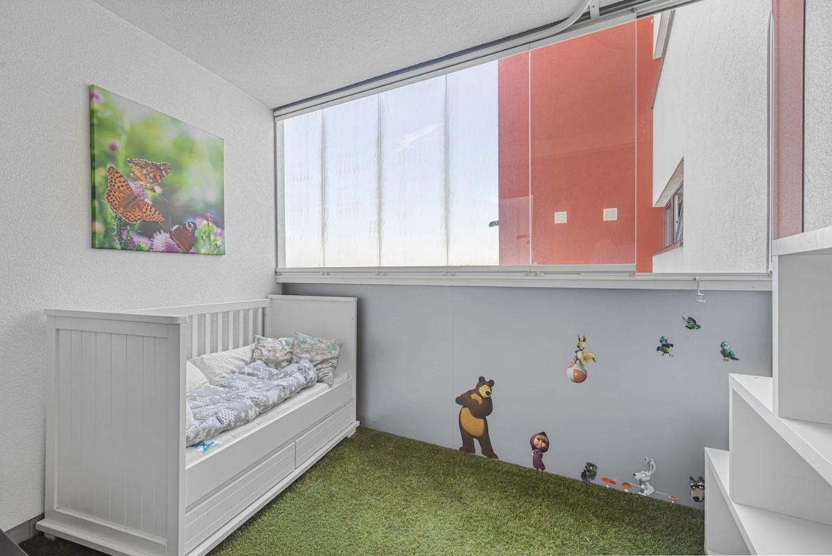 Appartamento New Large Apartment, Free Parking! Praga