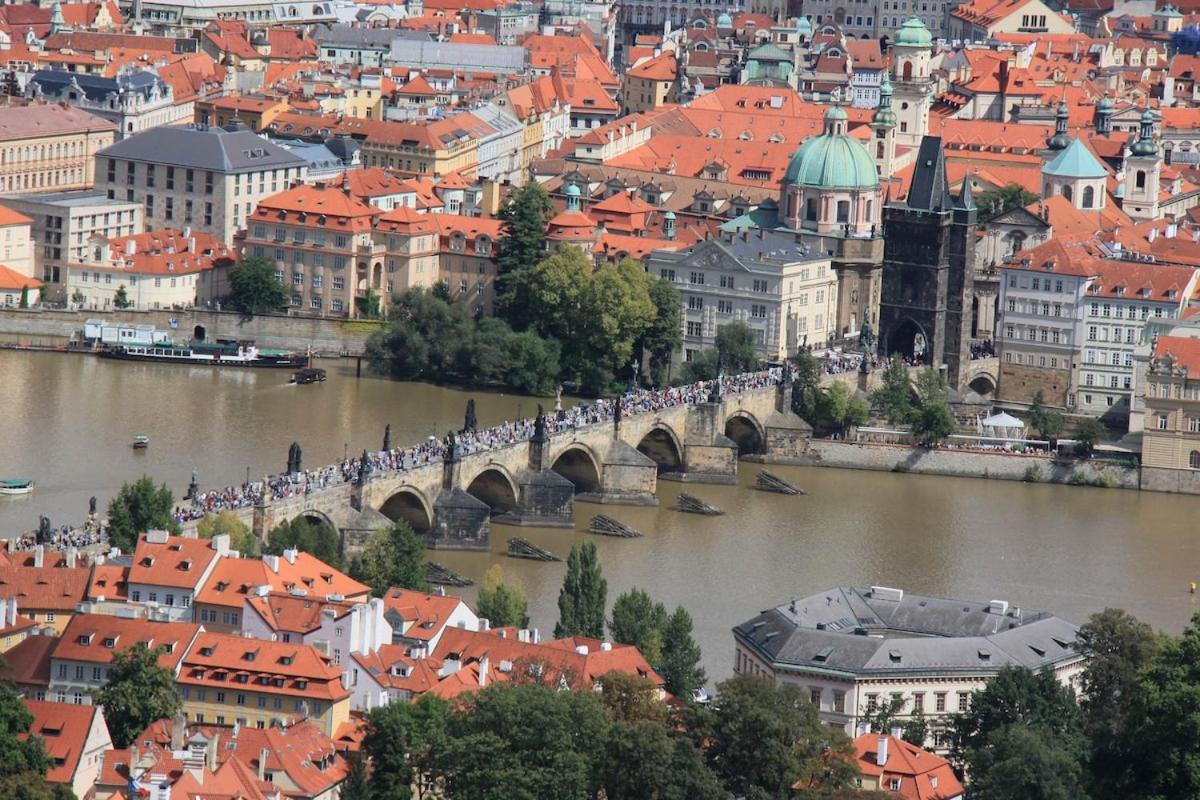 New Large Apartment, Free Parking! * Praga