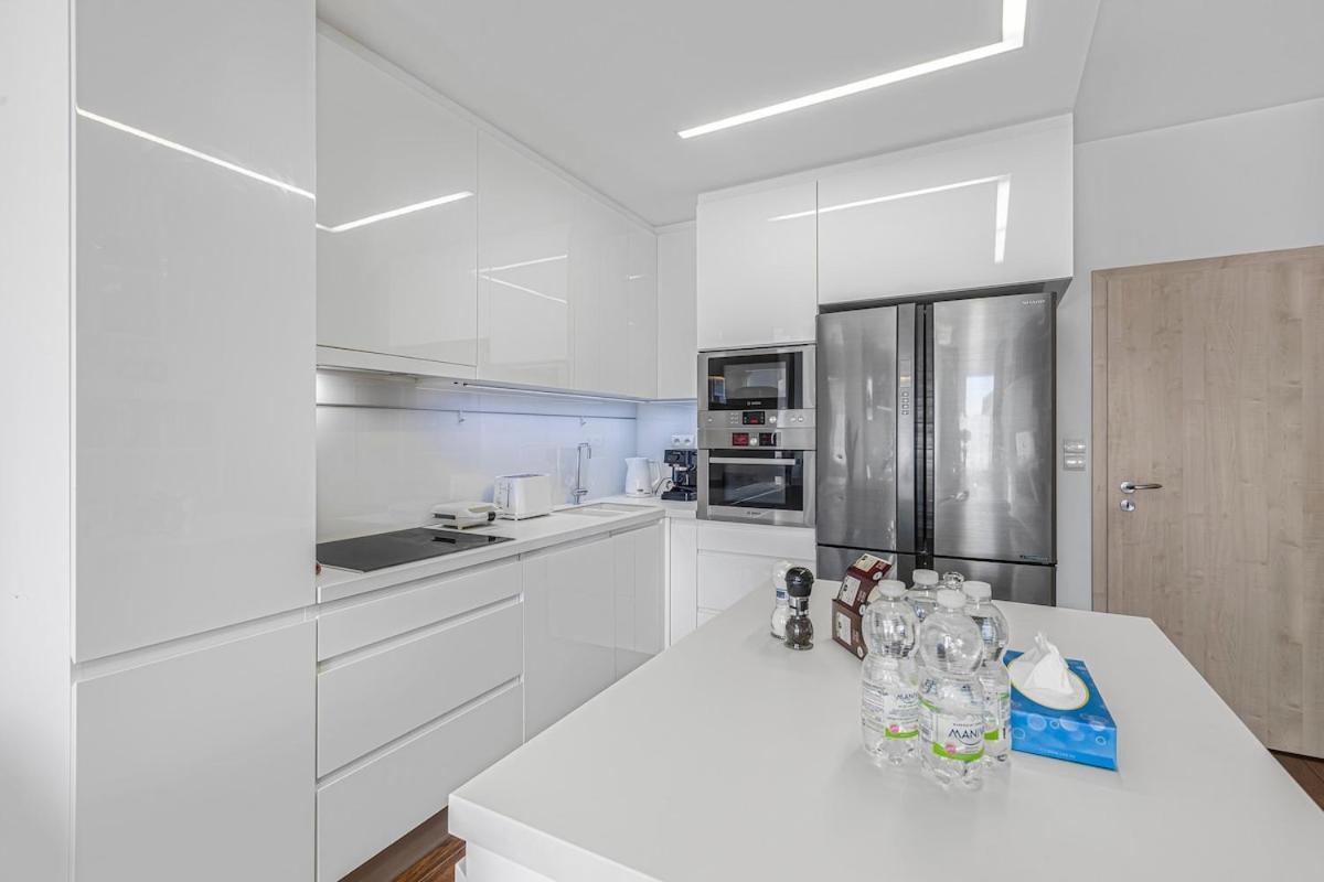 New Large Apartment, Free Parking! Appartamento Praga