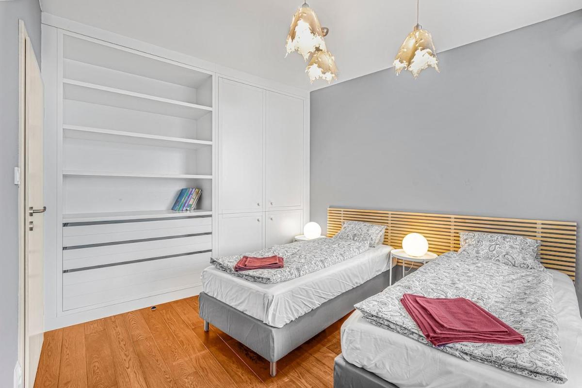 New Large Apartment, Free Parking! Appartamento *