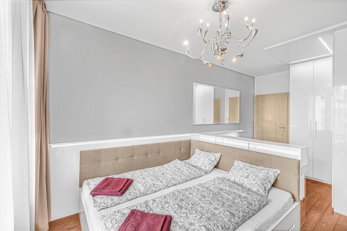 New Large Apartment, Free Parking! Appartamento