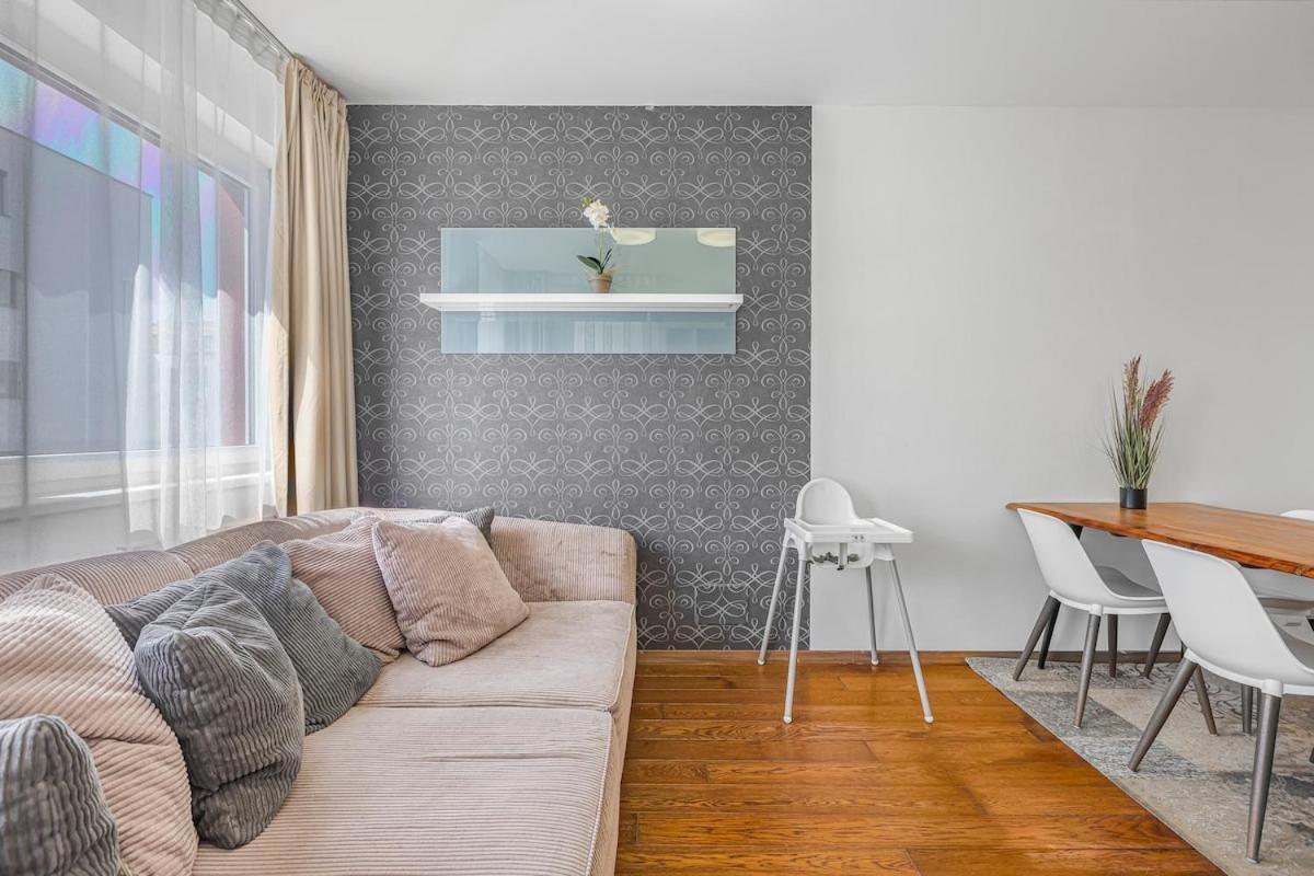 Appartamento New Large Apartment, Free Parking! *